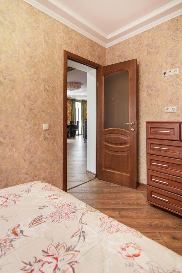 אודסה Deribasovskay Street Apartments מראה חיצוני תמונה
